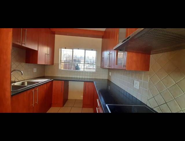 3 BEDROOM TOWNHOUSE RENTED IN SOUTH END
